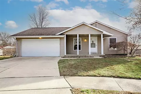 11948 Meadow Run Ct, Maryland Heights, MO 63043
