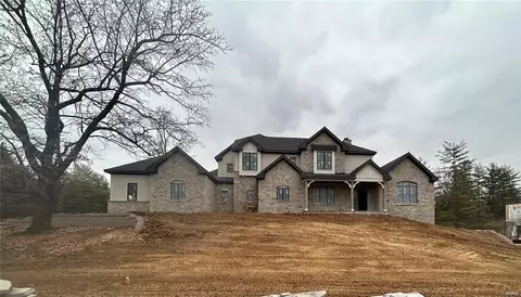 18 Williamsburg Estates Dr, Saint Louis, MO 63131