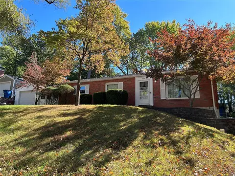 706 Risdon Dr, Saint Louis, MO 63135