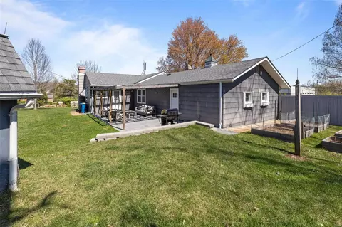 Exterior - 201 Old Ballwin Rd, Ballwin, MO 63021 photo 7 of 10