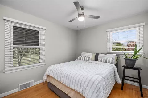 Bedroom - 201 Old Ballwin Rd, Ballwin, MO 63021 photo 3 of 3