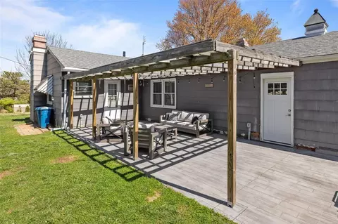 Exterior - 201 Old Ballwin Rd, Ballwin, MO 63021 photo 3 of 10
