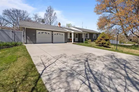 Exterior - 201 Old Ballwin Rd, Ballwin, MO 63021 photo 2 of 10