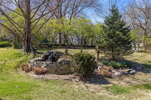 Exterior - 201 Old Ballwin Rd, Ballwin, MO 63021 photo 6 of 10