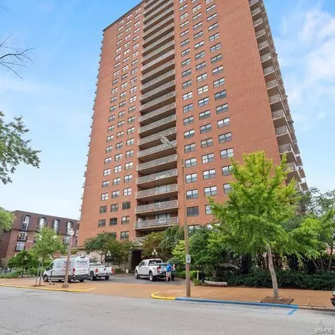4466 W Pine Blvd #13-C, Saint Louis, MO 63108