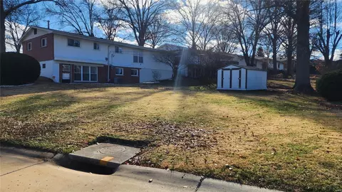 2445 Pinehurst Dr, Overland, MO 63114 photo 21