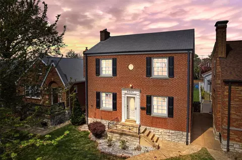 6047 Pernod Ave, Saint Louis, MO 63139