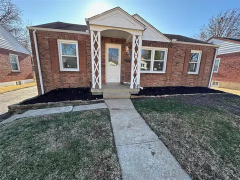 10318 Saint Henry Ln, Saint Ann, MO 63074