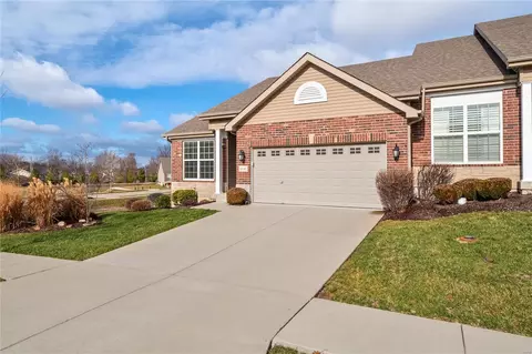 16165 Amber Vista Dr, Ballwin, MO 63021