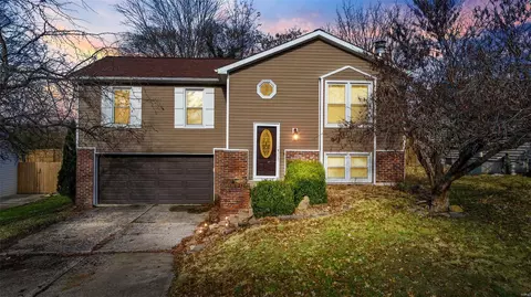 112 Mill Spring Ln, Saint Peters, MO 63376