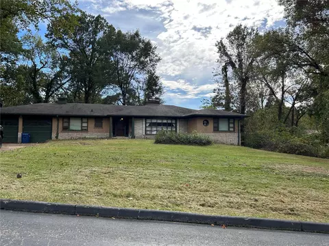 9 Lomond Dr, Saint Louis, MO 63135