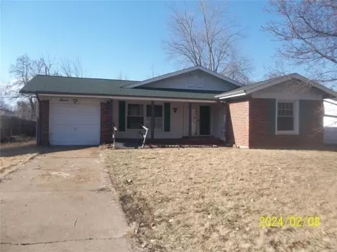 7 Cricket Ct, Florissant, MO 63033