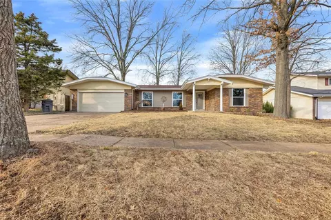 12715 Needle Point Ct, Florissant, MO 63033