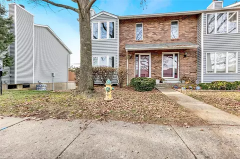 1716 Forest Hills Dr #H, Saint Charles, MO 63303