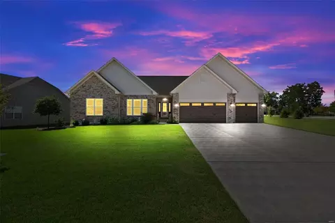 404 Gatehouse Cir, Wentzville, MO 63385