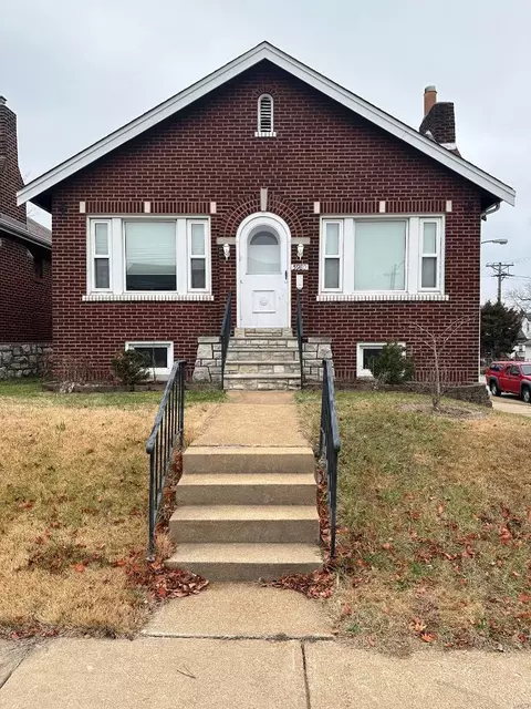 5980 S Cuba Ct, Saint Louis, MO 63139