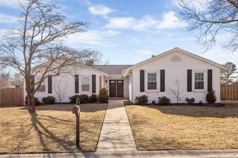 1 Old Hickory Trl, Saint Peters, MO 63376