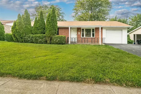 617 S Duchesne Dr, Saint Charles, MO 63301