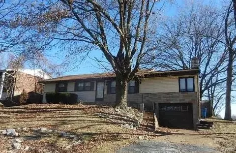 4122 Mckibbon Rd, Saint Louis, MO 63134