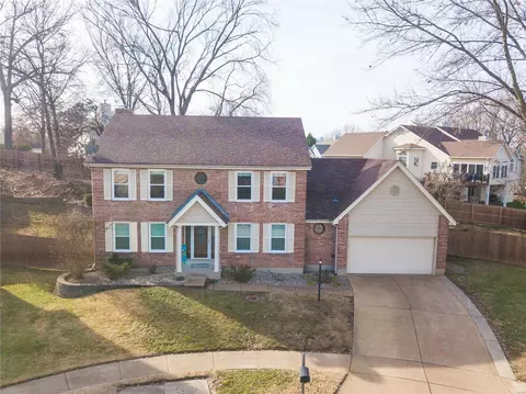 2546 Willow Knoll Dr, Saint Louis, MO 63129