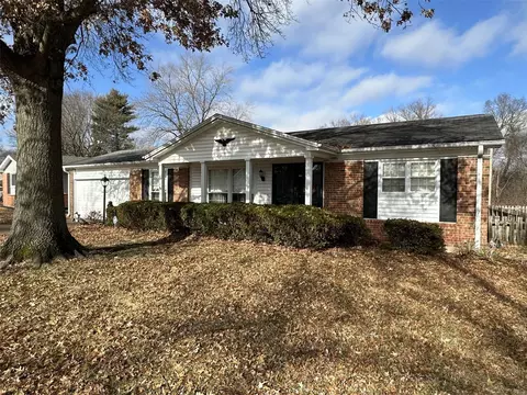 3090 Churchill Dr, Florissant, MO 63033