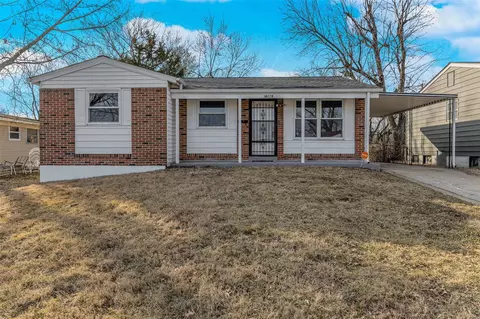 10537 Castle Dr, Saint Louis, MO 63136