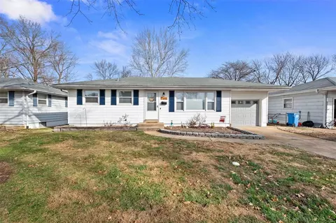 105 Ruth Dr, Florissant, MO 63031