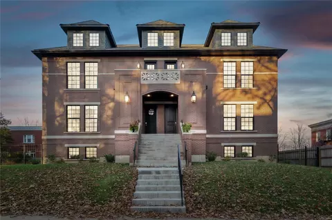 4323 Westminster Pl #1E, Saint Louis, MO 63108