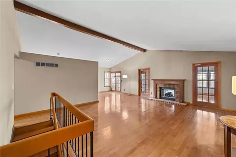 527 Rustic Valley Dr, Ballwin, MO 63021 photo 4