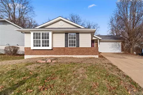 527 Rustic Valley Dr, Ballwin, MO 63021