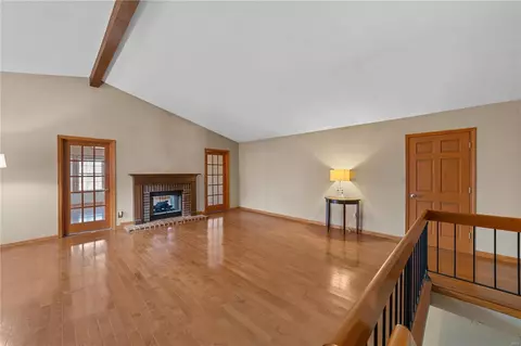 527 Rustic Valley Dr, Ballwin, MO 63021 photo 5