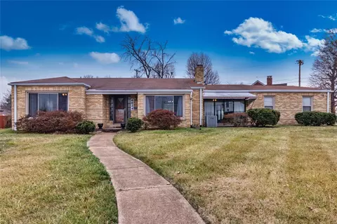 6624 Heege Rd, Saint Louis, MO 63123