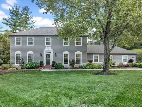 13330 Thornhill Dr, Saint Louis, MO 63131