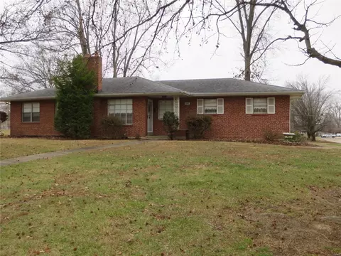 848 Middleboro Dr, Saint Louis, MO 63125