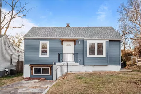 1957 Korando Ave, Overland, MO 63114