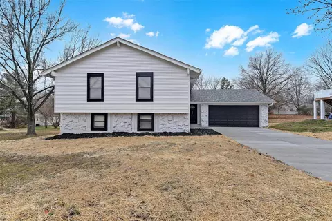 197 Rue Grand Dr, Lake Saint Louis, MO 63367