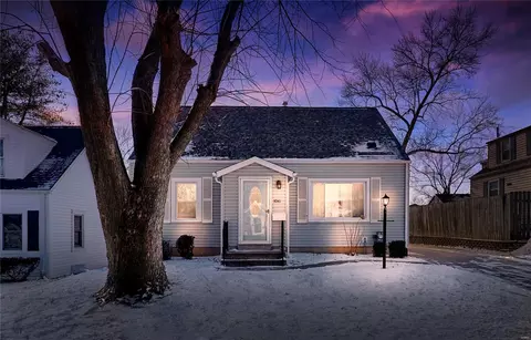 1041 Pike St, Saint Charles, MO 63301