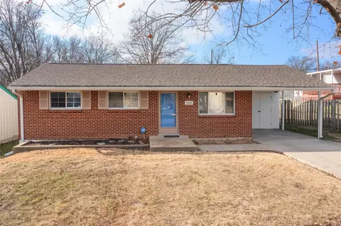 2103 Pincian Dr, Fenton, MO 63026