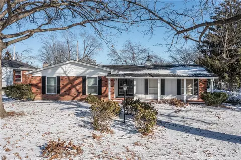 11900 Lakecrest Ln, Saint Louis, MO 63138