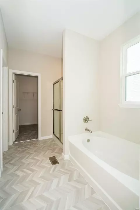 Bath - 1557 Misty River Dr, O'fallon, MO 63366 photo 3 of 7