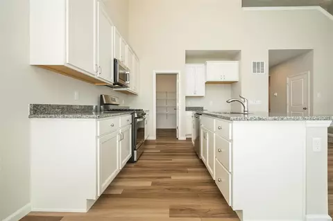 Kitchen - 1557 Misty River Dr, O'fallon, MO 63366 photo 4 of 6