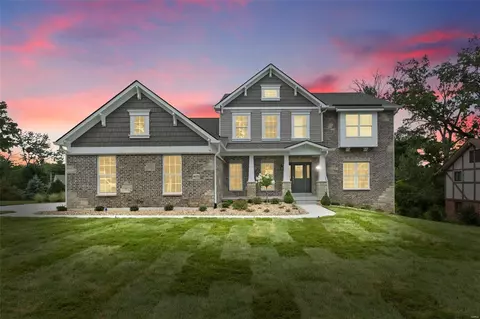 1425 Fairbrook Dr, Saint Louis, MO 63131