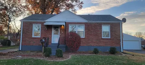 15 Saint Margaret Ct, Florissant, MO 63031