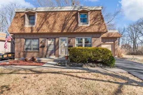 11846 Sologne Ct, Maryland Heights, MO 63043