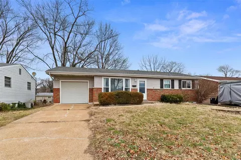523 Holiday Ave, Hazelwood, MO 63042