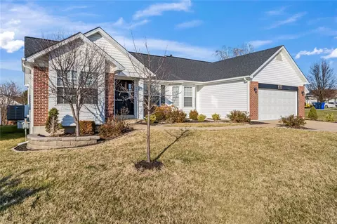 153 Brookshire Creek Dr, Wentzville, MO 63385