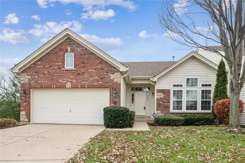 14736 Thornbird Manor Pkwy, Chesterfield, MO 63017