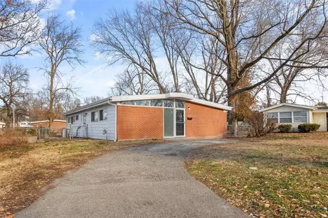 8425 Red Fir Dr, Saint Louis, MO 63134