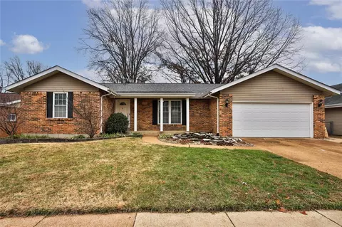 5782 Muir Castle Ln, Saint Louis, MO 63129