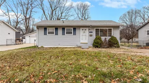 885 Mark Twain Dr, Florissant, MO 63031